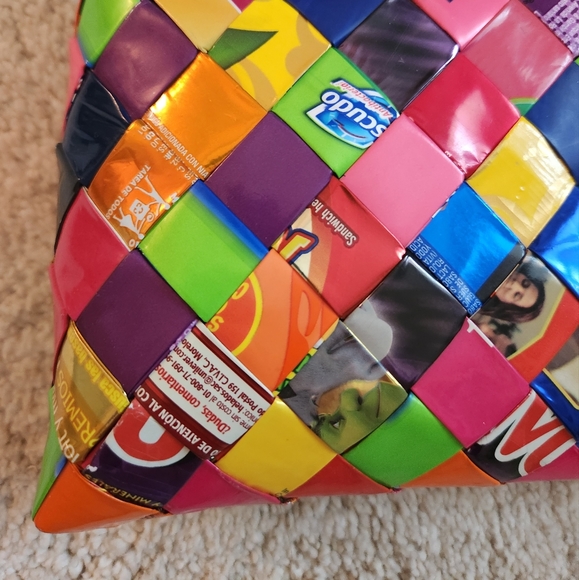 $3/25 Super Fun Wrapper Purse - Picture 2 of 5